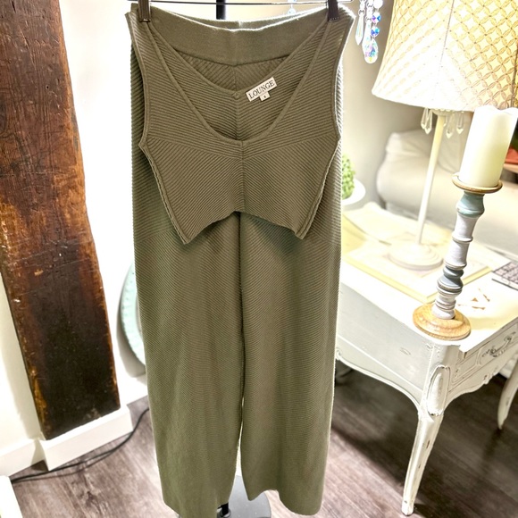 “Lounge” Brand Crop Tank & Pants Set! - Picture 4 of 8